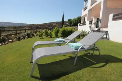 Image de Appartement avec vue imprenable à côté d'un golf et près de la mer