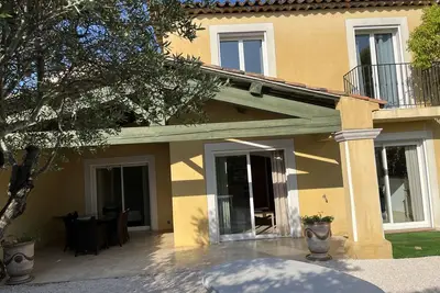 Image de Villa trés récente - T4 - 130 m2 - 3 Chambres avec salle de bain et Wc privatifs