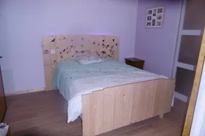 Image de petite maison dans un havre de paix