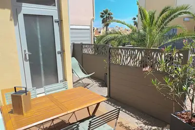Image de appartement T2 (2 pers) de 42 m², rez de chaussée, terrasse, climatisé, internet