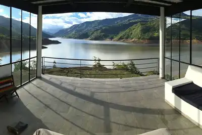 Image de Maison au bord du lac à 3 heures de Bogota, temps chaud parfait