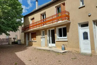 Image de Gîte tout confort  au centre du village de Moux, pour découvrir le Morvan