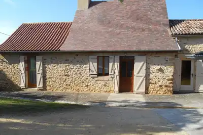 Image de maison perigourdine a la campagne