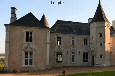 Image de Gite dans le château de La Flotte, avec piscine