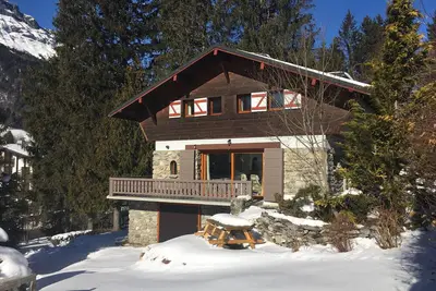 Image de Charmant chalet rénové - entre le centre du village et les remontées (600m)