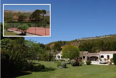 Image de Piscine et Tennis privés à 20mn d’Aix au coeur du domaine de la Sainte Victoire