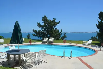 Vues fabuleuses, piscine, 3 chambres, 2 salles de bains, emplacement idéal