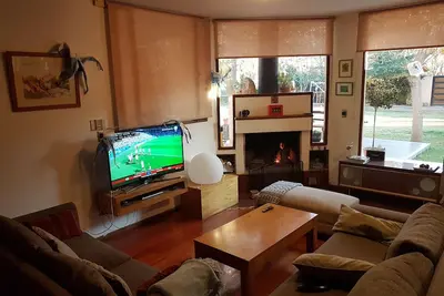 Image de Chacras de Coria, casa con parque y piscina. Idéal para familias.