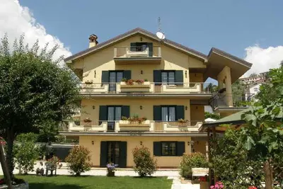 Accès facile à Rome par train ou autoroute jusqu'à Montecassino. Pompéi