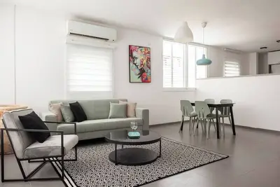 Image de appartement confortable. coeur de Bat-Yam à 3 min à pied de la plage