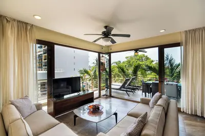 Image de R104 2 Bed 2 Bath Suite Partial Ocean View Corner