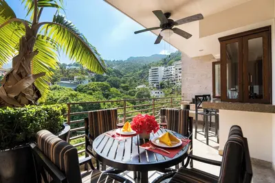 Image de R408 1 lit 1 salle de bain Mountain View Suite