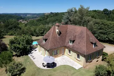 Image de Grande Maison Périgourdine avec un panorama exceptionnel, pour 12 personnes