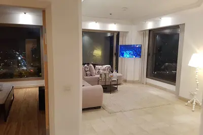 Image de Incroyable appartement avec vue sur la ville et l'océan! ! Tel Aviv