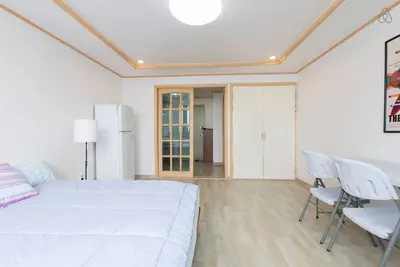 Image de 1 chambre apt dans Yeonnam-dong \/ Hongdae \/ Hongik University \/ Honggik