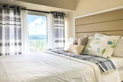 Image de Ayala Brand new 1 Br meublé à louer au centre-ville de Davao-wow