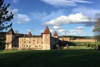 Image de Beaujolais Vert - Gîte 95 m² dans château du 17e siècle Monument Historique