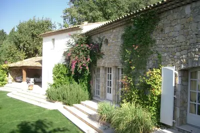 Image de Villa à une minute à pied du Centre (Vieux village) de Valbonne - Très Privée