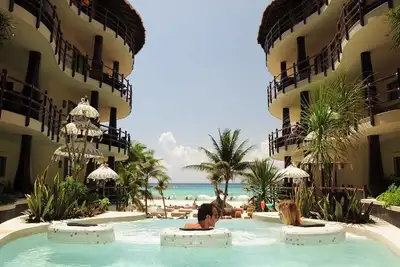Image de Condo de luxe en bord de mer