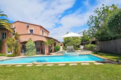Image de 180m² house with swimming pool, quiet and not overlooked