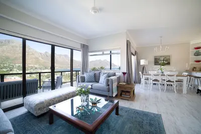 Image de Belle maison de ville avec une vue imprenable sur la baie et la vallée