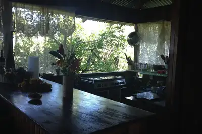 Image de vue sur l'océan Belle maison en bois, à pied du Festival Envision 20174 ppl