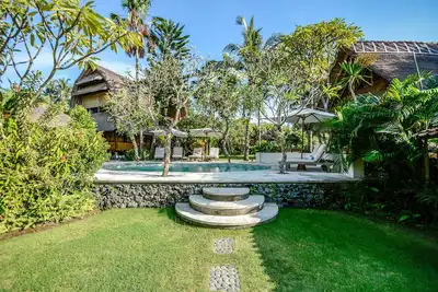 Image de Villa Ombak une villa privée face à l'océan.