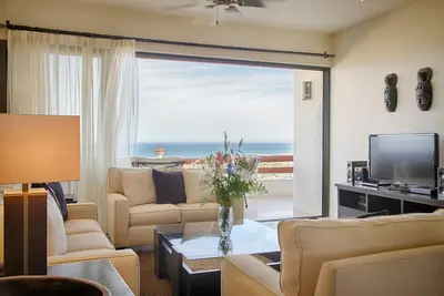 Image de Saison spéciale! Condo de luxe avec une grande terrasse et vue sur l'océan incroyable