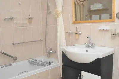 Image de une maison belle et calme avec un beau décor urbain
