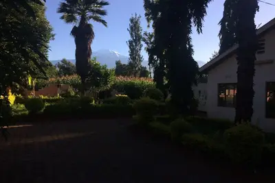 Image de Profitez de la belle scène de la plus haute montagne d'Afrique en restant avec nous.