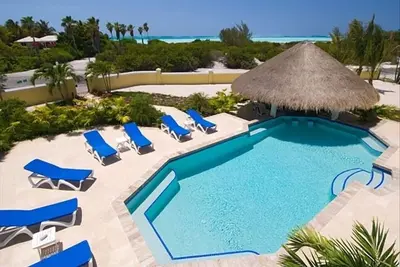 Image de Pelican Vista: à 150 mètres de l'incroyable plage de Grace Bay!