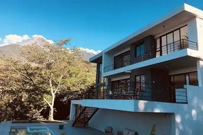 Image de Paradis moderne dans un complexe de golf