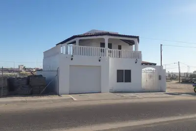 Belle maison de 3 chambres juste à côté de la 13ème, Casa de Los Abuelos à Rocky