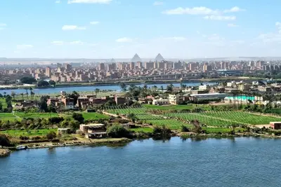 Image de Vue Imprenable Sur Le Nil Et Les Pyramides