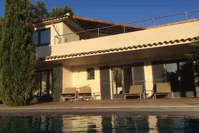 Image de Villa Ă 30m de la plage dans le splendide Domaine de Cala Rossa, piscine