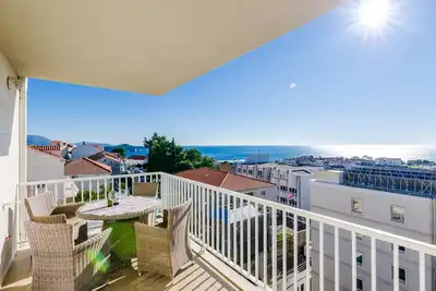 Image de Appartement Papillon - Deux Chambres avec Terrasse et Vue sur la Mer