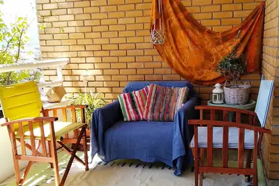 Penthouse de Vana avec balcon confortable et relaxant entièrement meublé