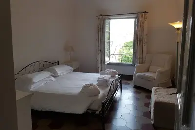 Image de Appartement dans la maison historique dans le centre de Finalborgo