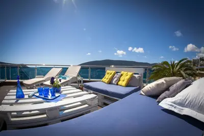 Penthouse de luxe avec vue imprenable sur la baie, à 30 mètres de la mer