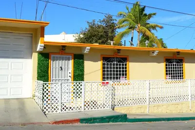 Image de Au cœur du centre-ville de Cabo! 5 minutes à pied de la plage