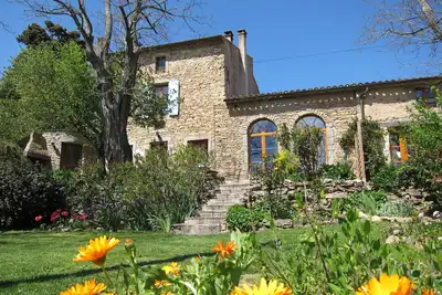 Image de Magnifique maison en pierre w. piscine partagée à petite échelle Domaine - Maison Malepere