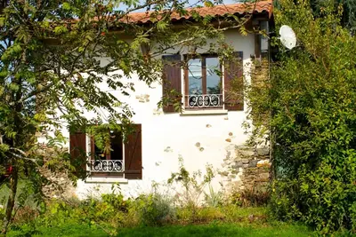 Image de Gite en pierre converti dans un verger. La Petite Maison.