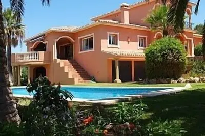 Image de Villa de luxe avec vue imprenable sur la baie de Marbella, les montagnes et Gibraltar
