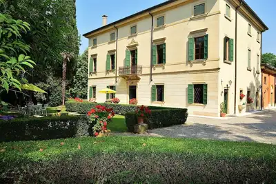 Image de Chambres dans villa du 19ème siècle à Valpolicella