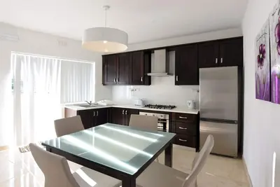Image de Brand new 1 chambre penthouse à la mer