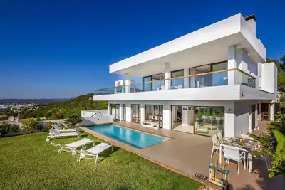 Image de Superbe villa à proximité de la ville d'Ibiza avec vue panoramique sur la mer et le coucher du soleil