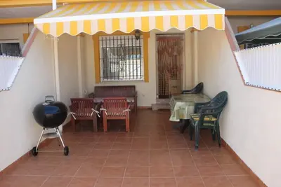 Image de \"Paradis Belle maison de plage piscine 2 chambres 2 salle de bain wifi Tv anglaise