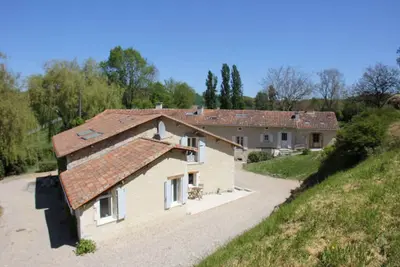 Image de Dordogne - Charente Frontière Charmante maison de campagne avec piscine chauffée
