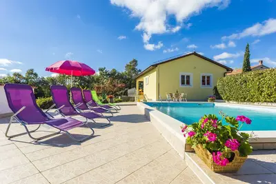 Image de Nouvelle maison de vacances pour 6, 90 m² avec piscine privée 40m²
