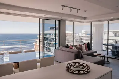Image de Ocaso est un appartement de 3 chambres qui offre une vue éblouissante sur l'océan Atlantique!